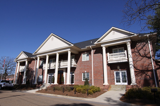 The Sigma Nu Fraternity house at Ole Miss. (Flickr)